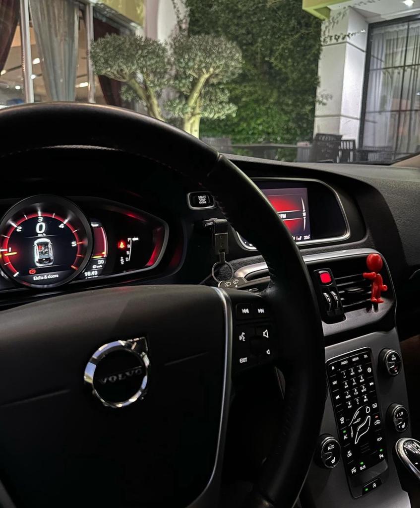VOLVO V40