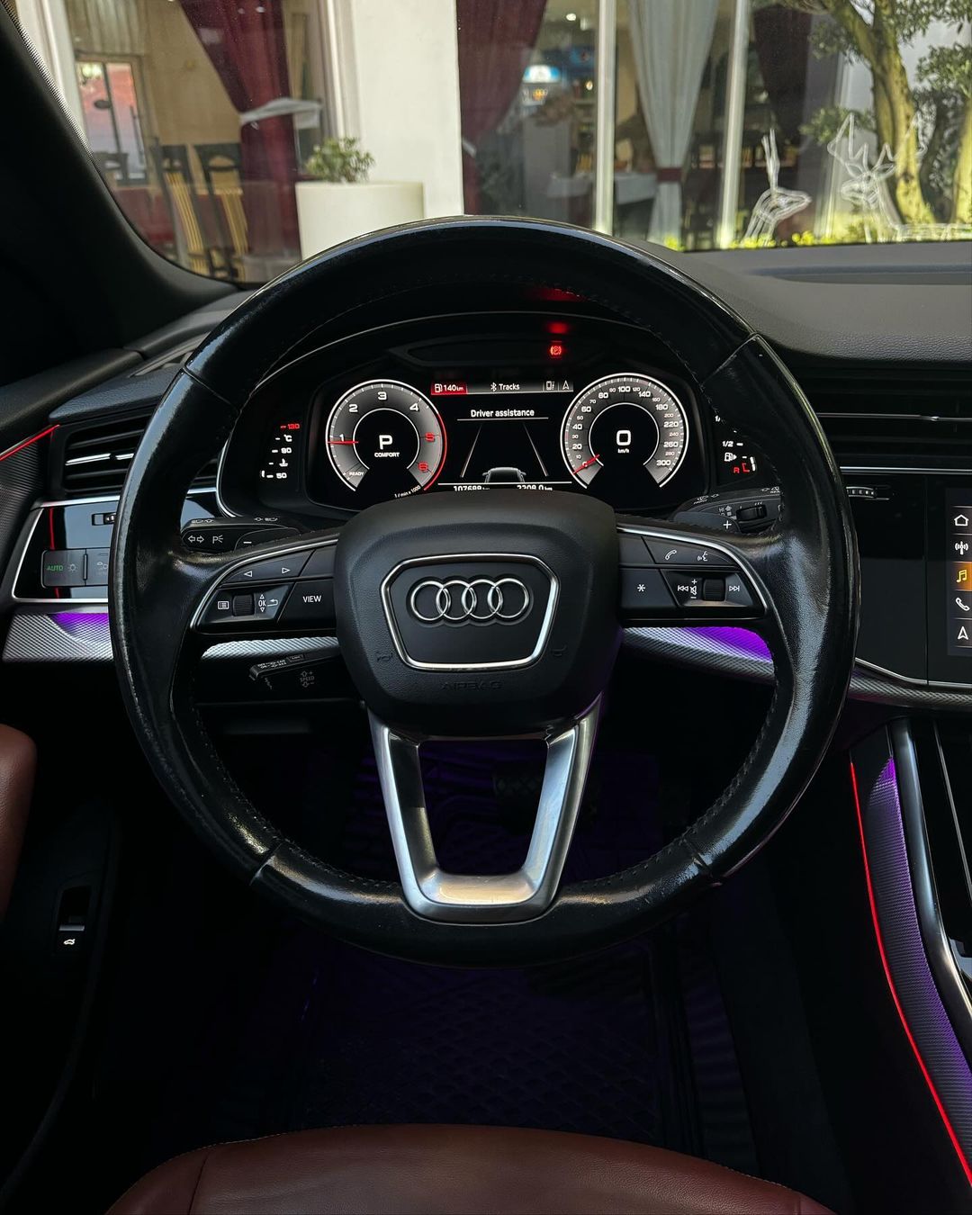 AUDI Q8