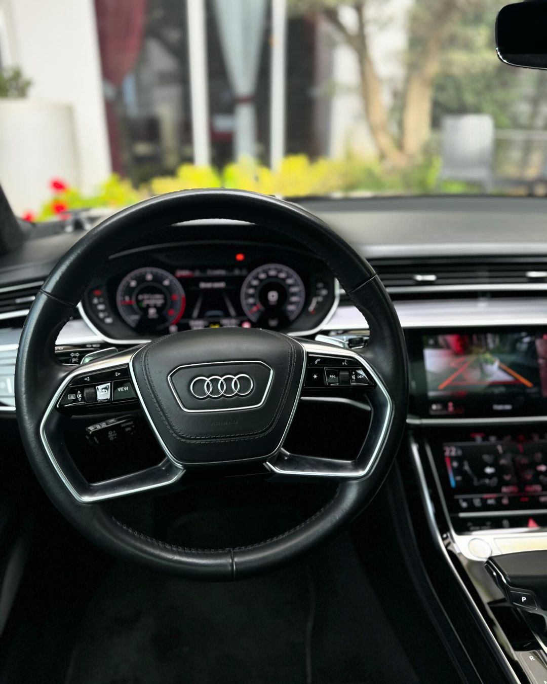 AUDI A8L