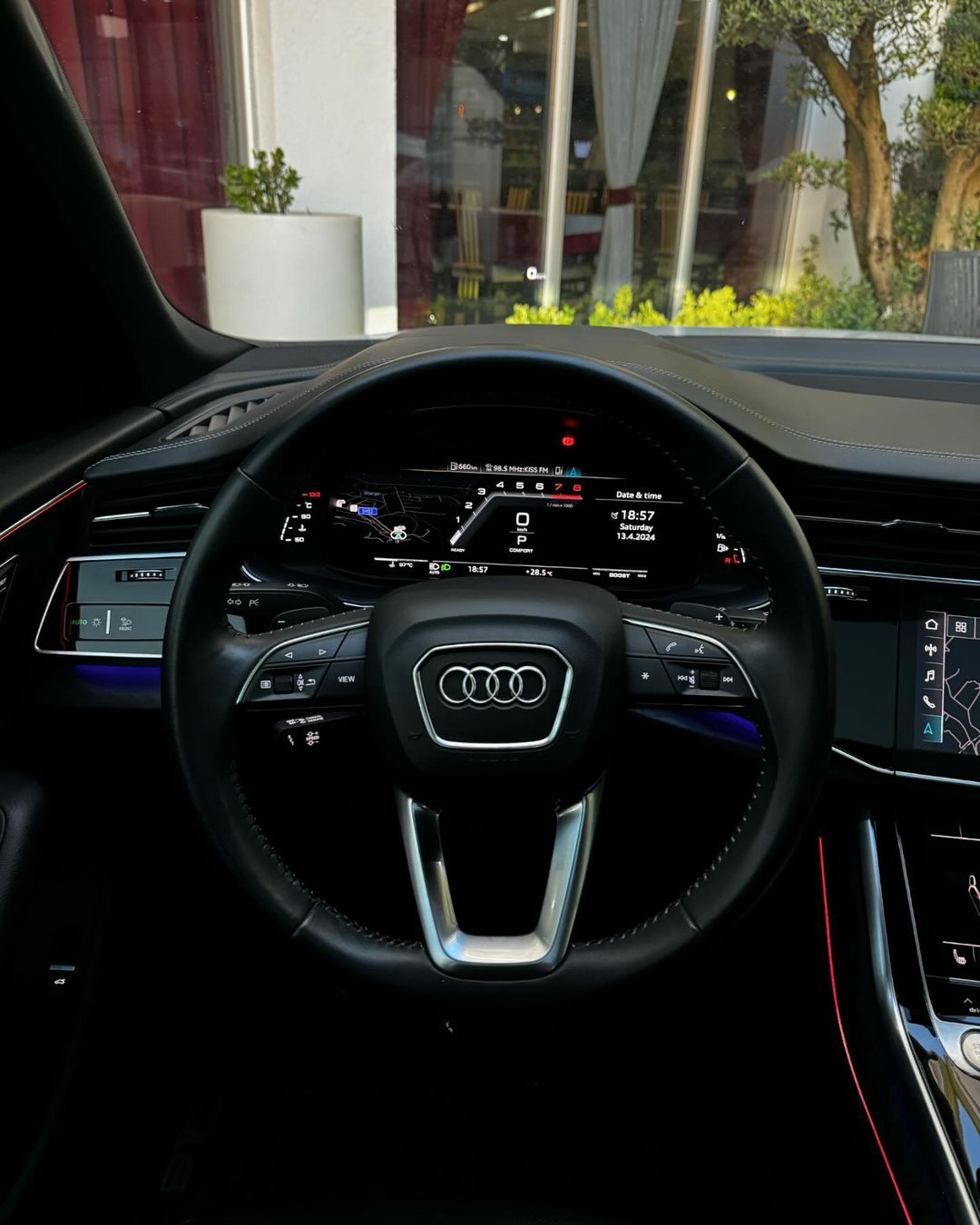 AUDI Q8