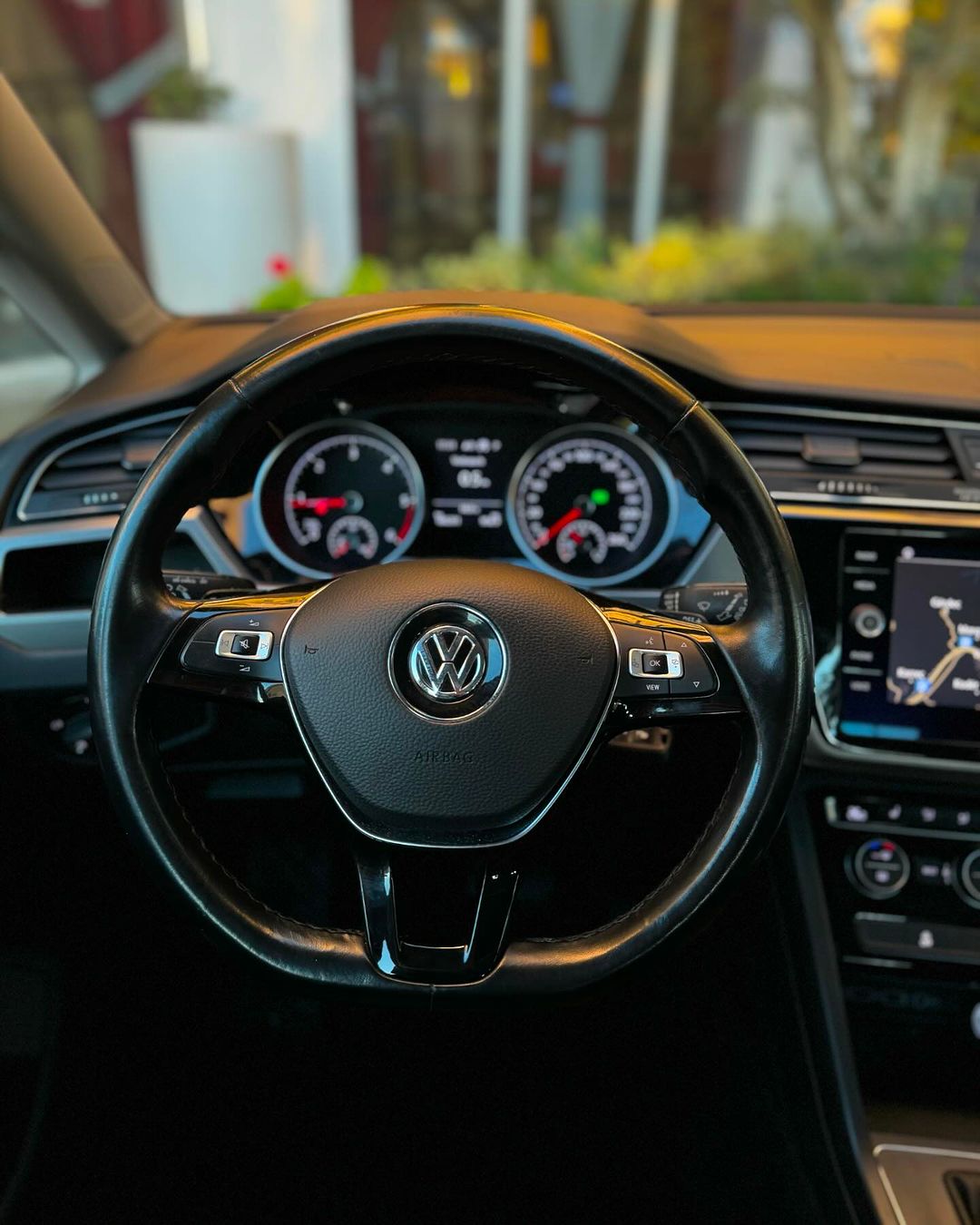 VOLKSWAGEN TOURAN