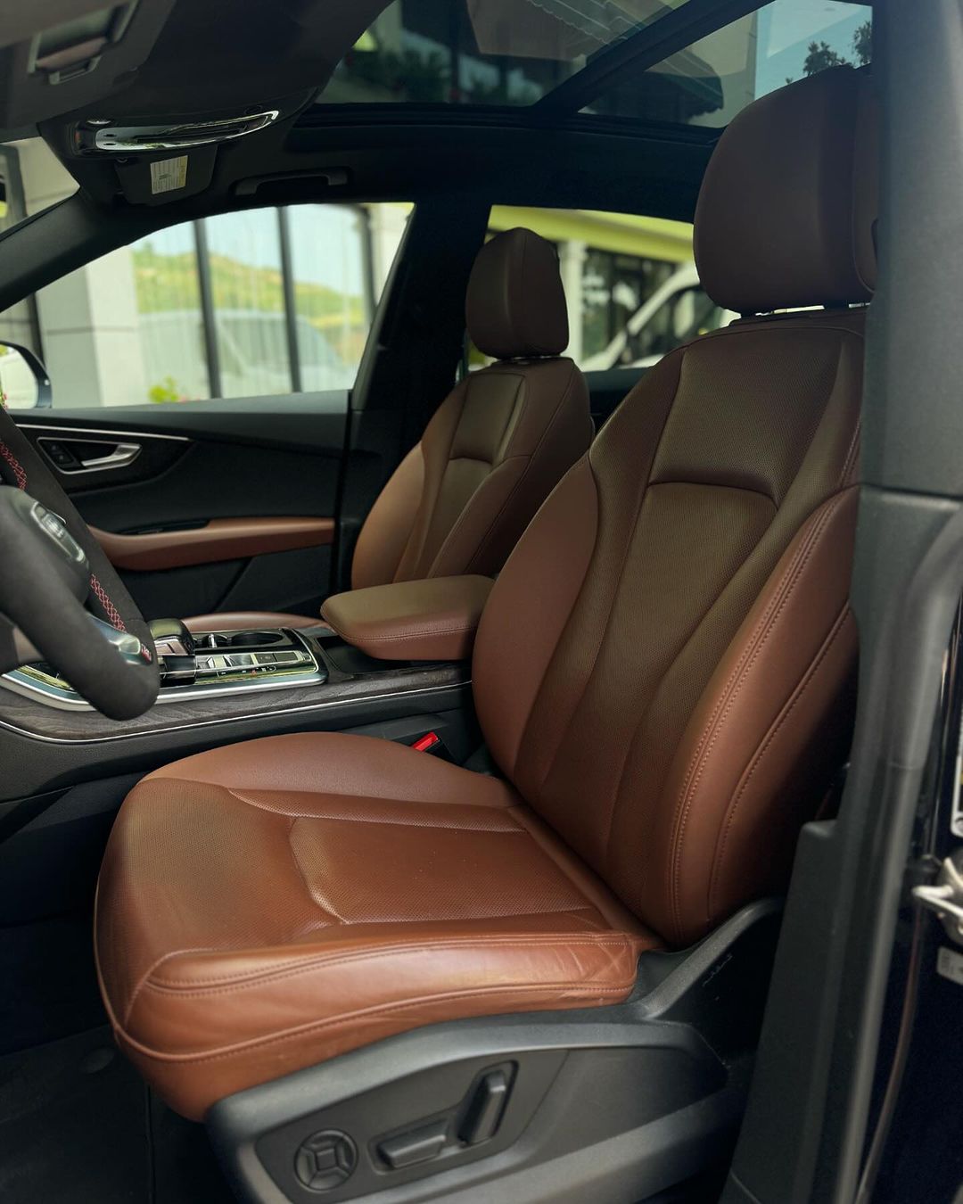 AUDI Q8 S-LINE