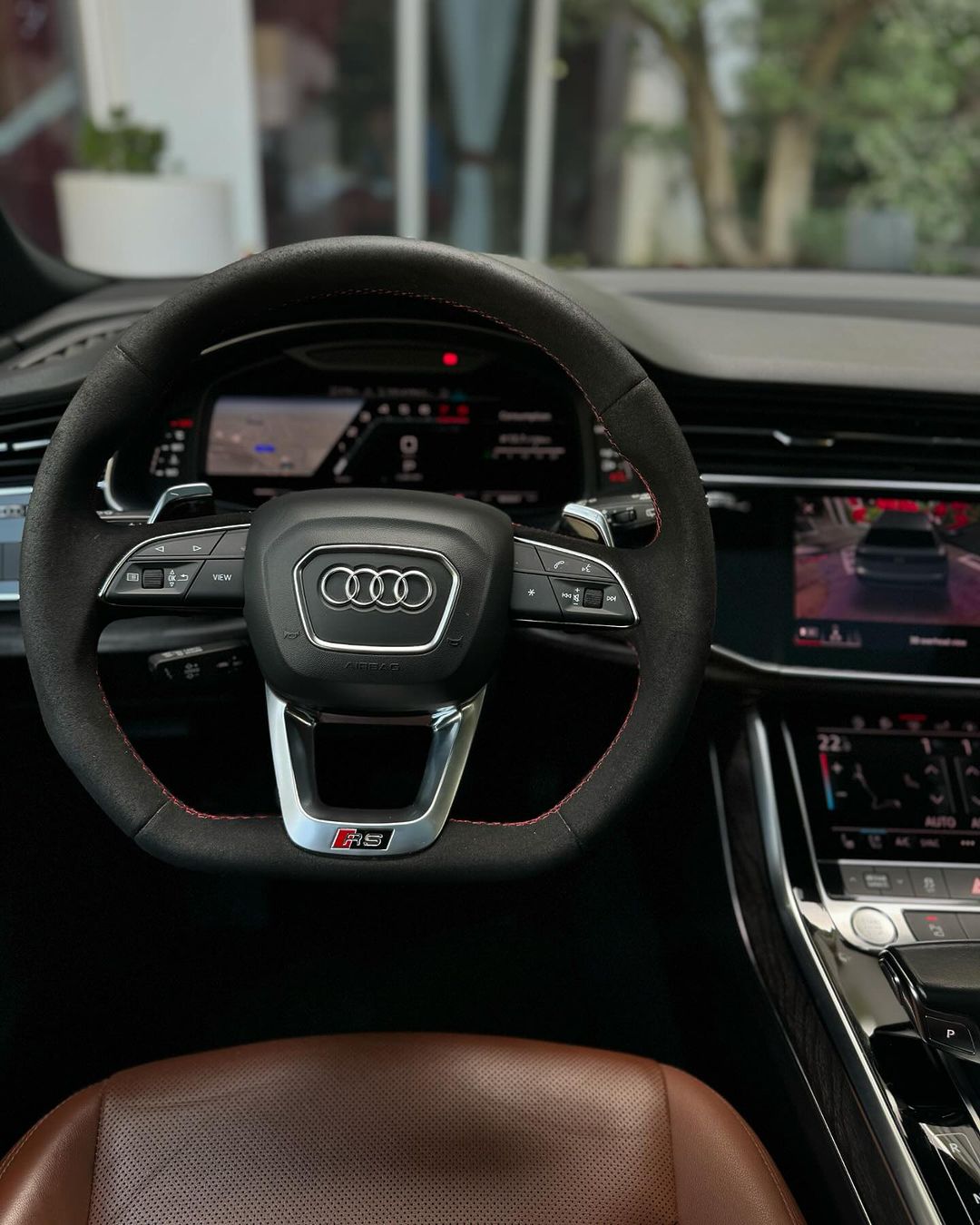 AUDI Q8 S-LINE