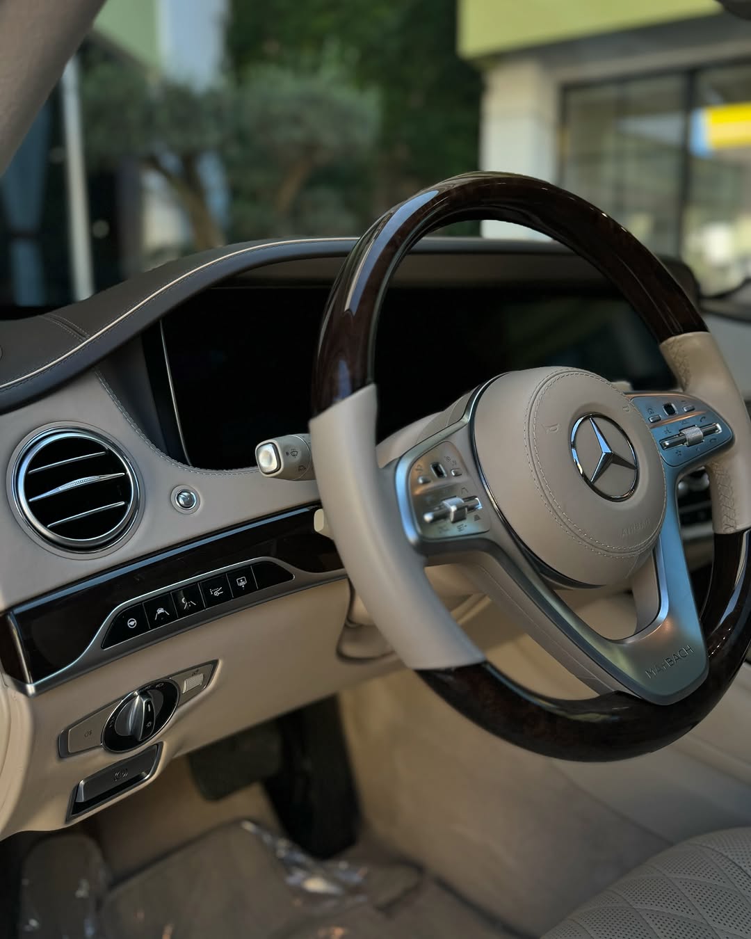 Mercedes Benz S560 Maybach