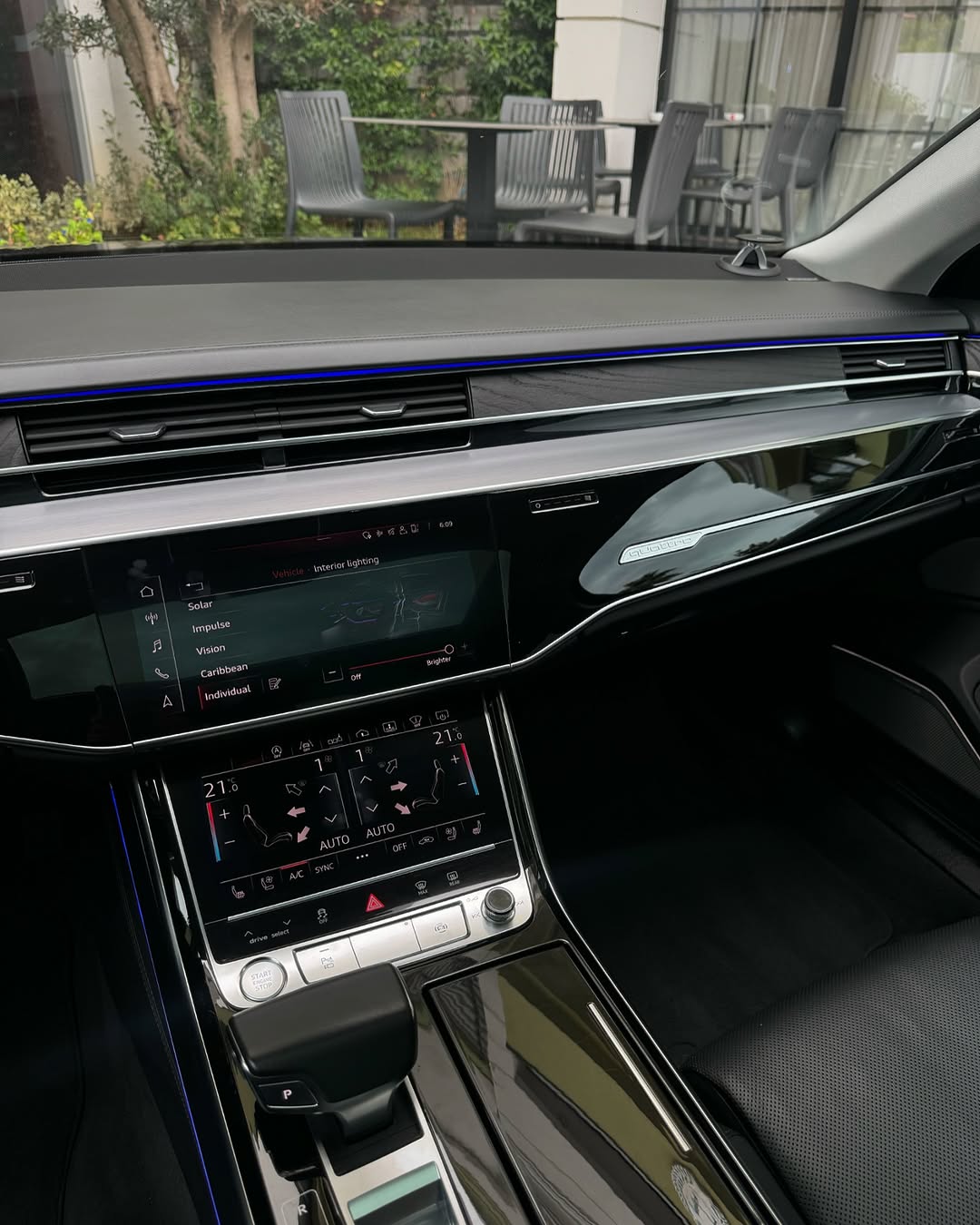 AUDI A8L
