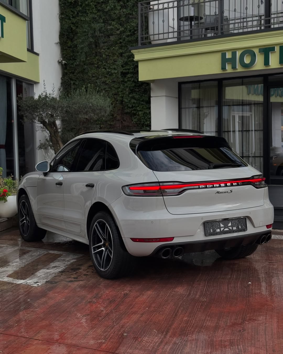 Porsche Macan S