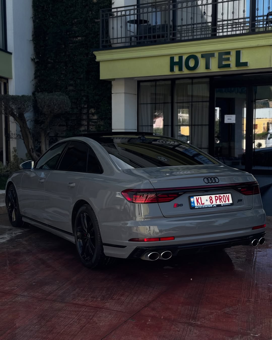 Audi S8