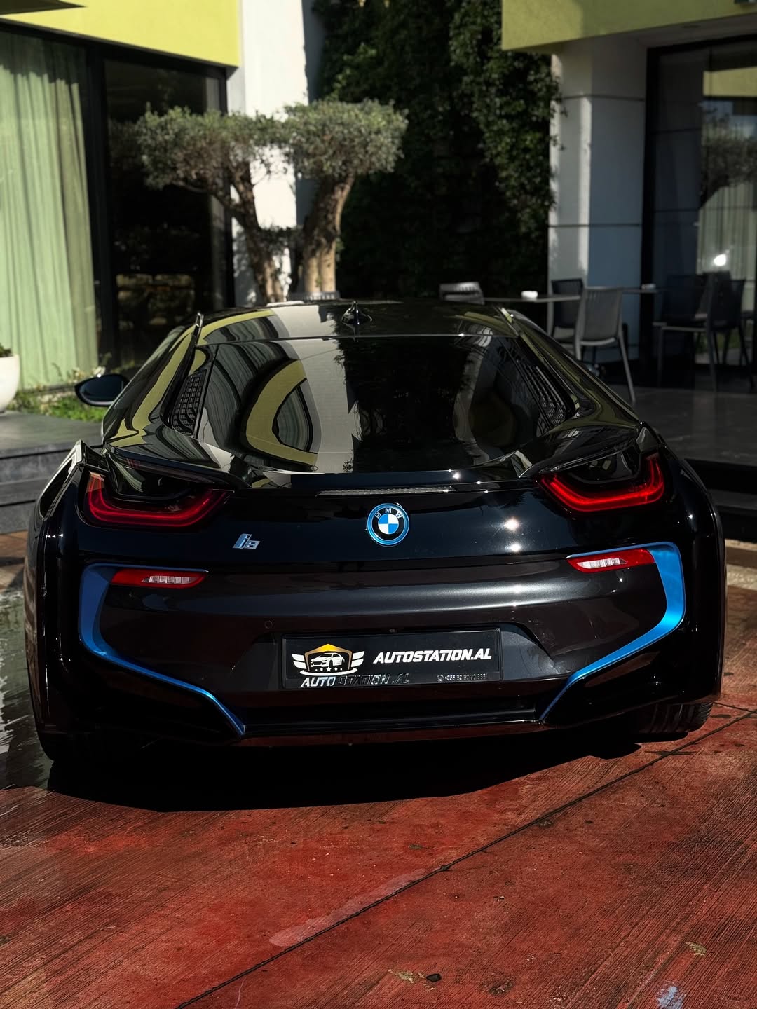 BMW I8