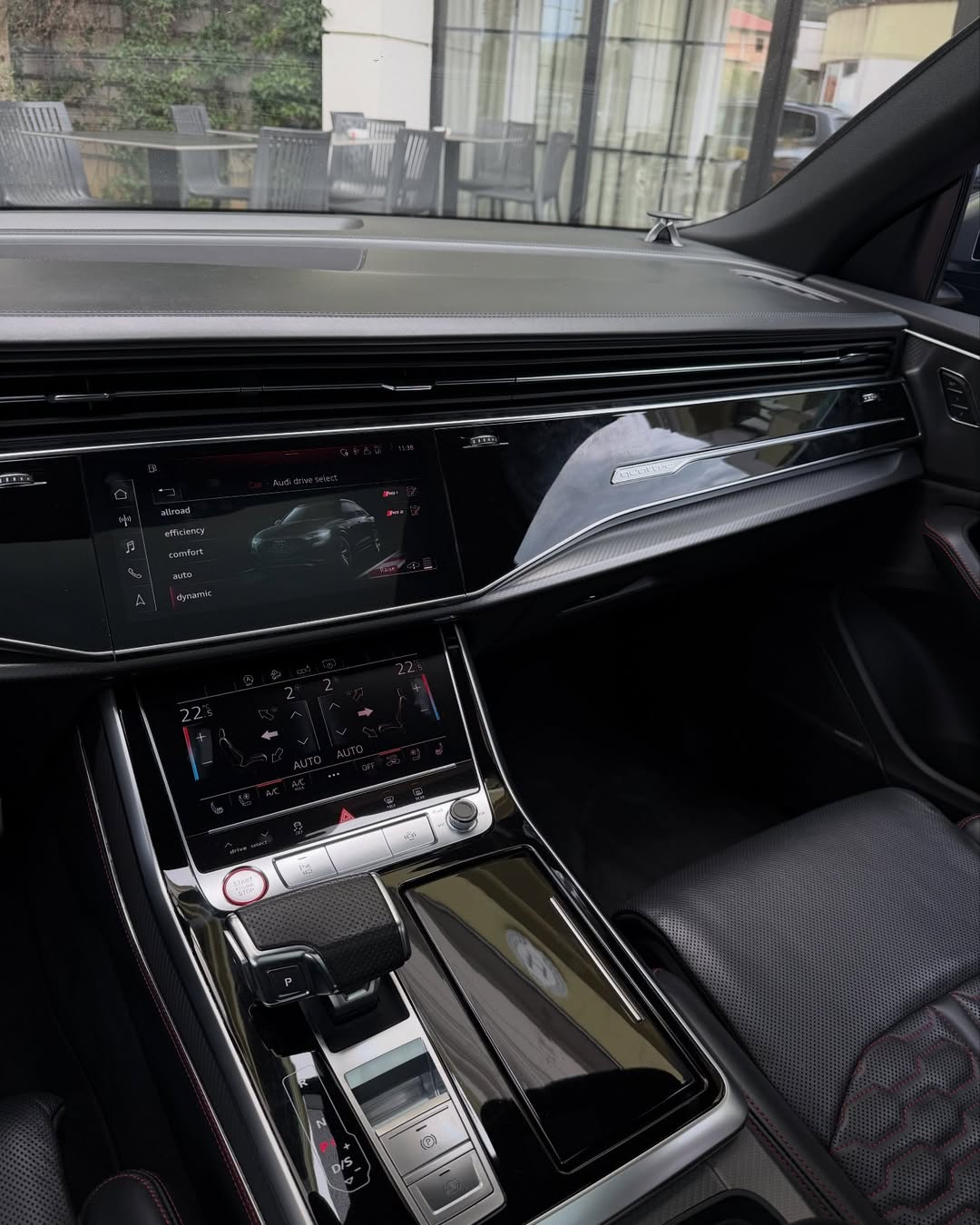Audi RSQ8