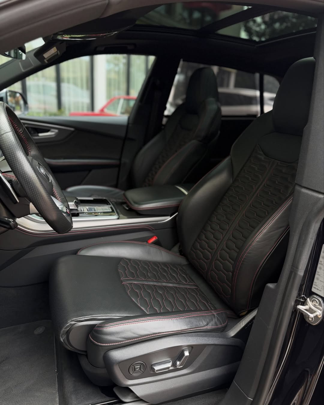 Audi RSQ8